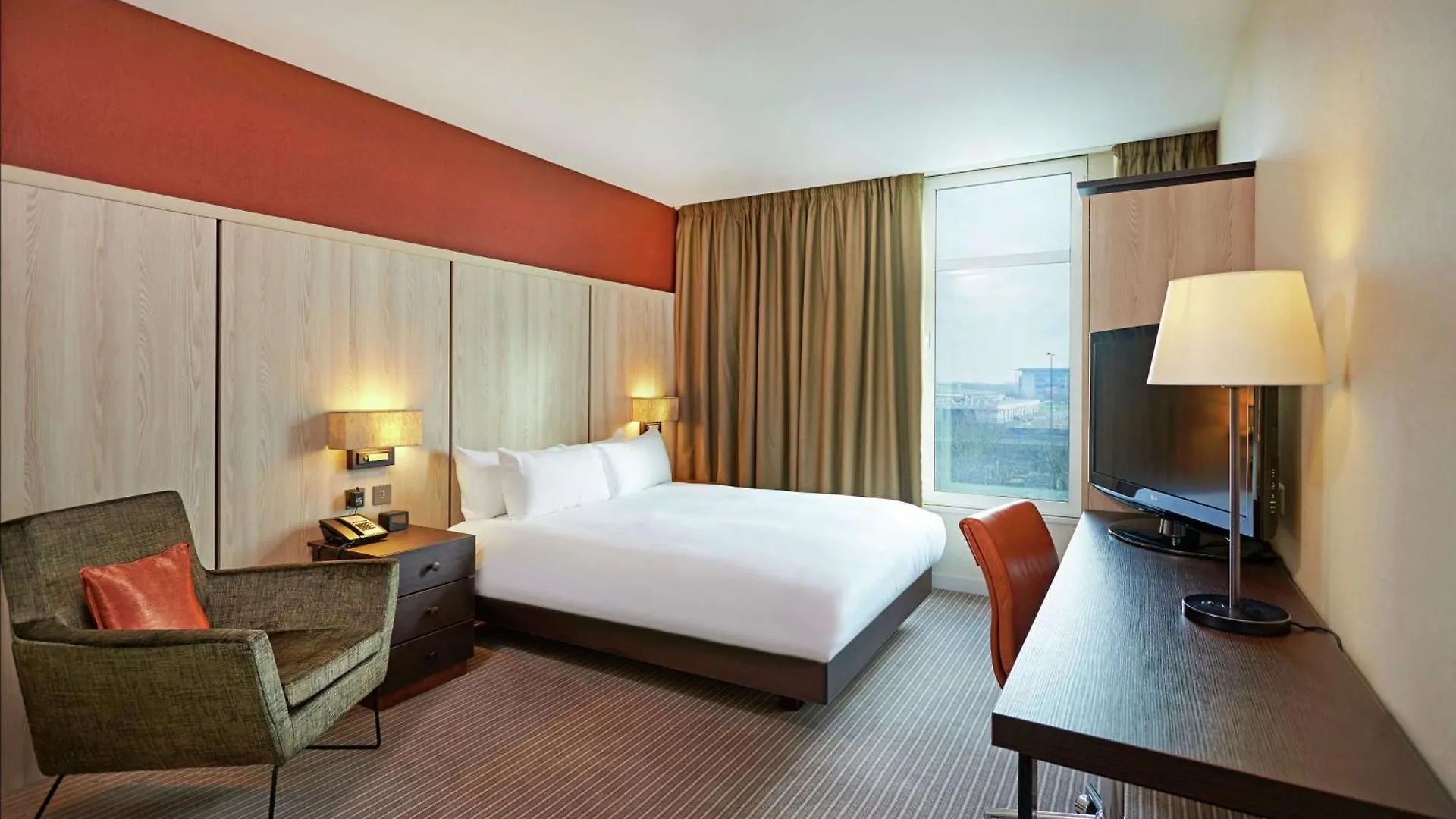 מלון Doubletree By Hilton London Excel 4*,  בריטניה