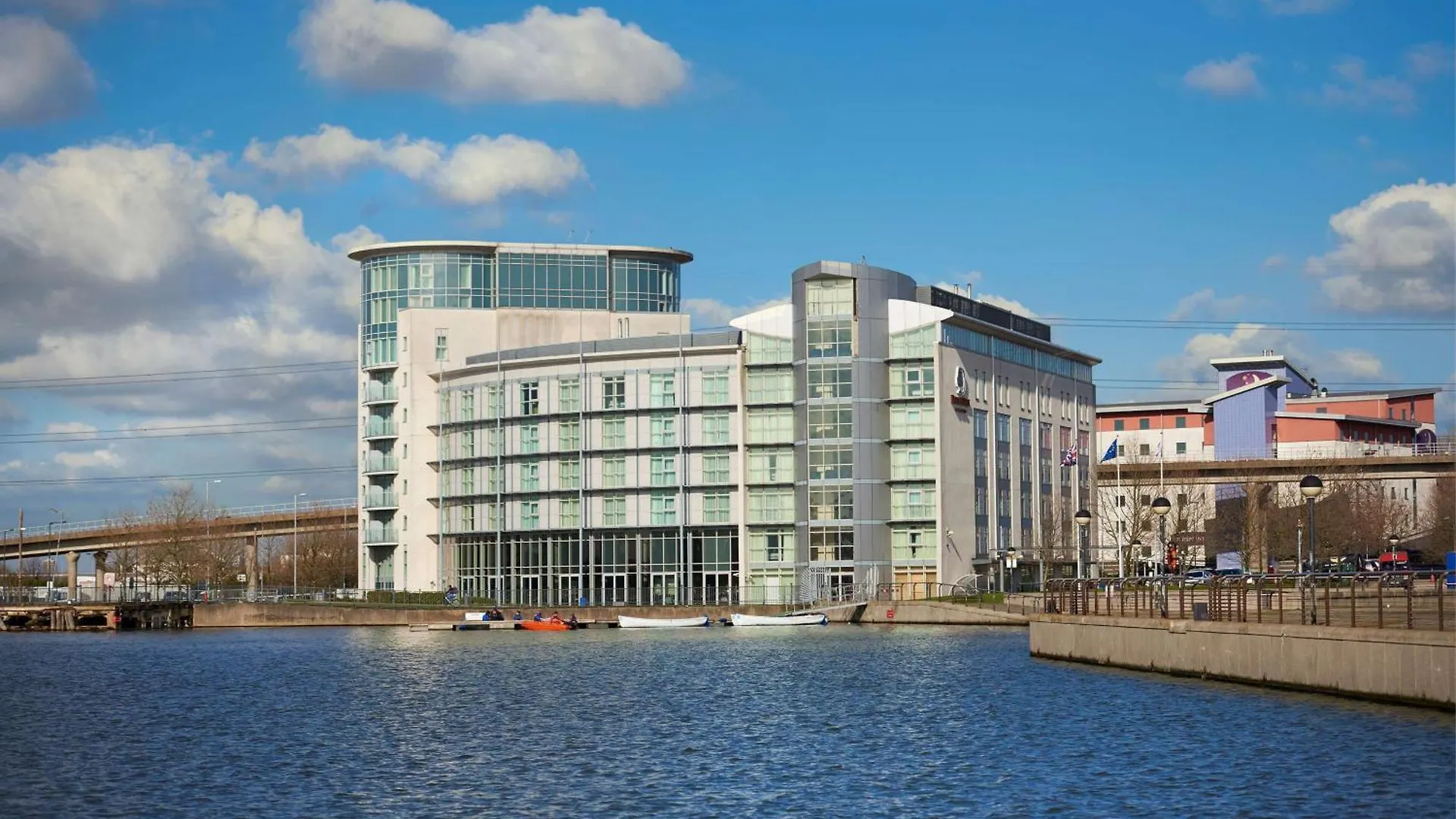 Hotel Doubletree By Hilton London Excel 4*,