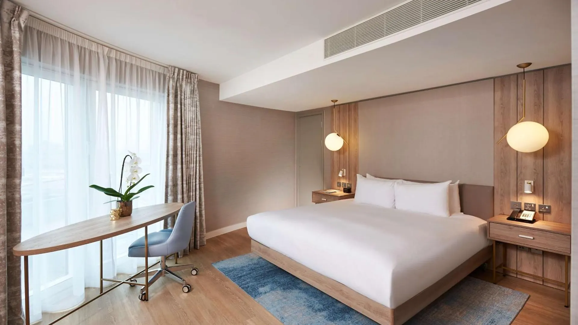 Doubletree By Hilton London Excel Hotel 4*,